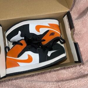 Kids Jordan 1s mid